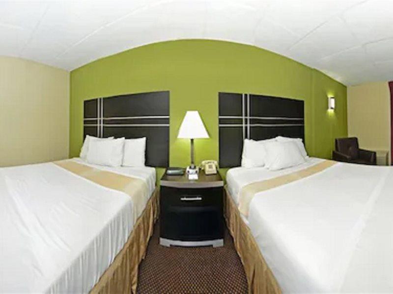 Days Inn Oil City Conference Center Eksteriør billede