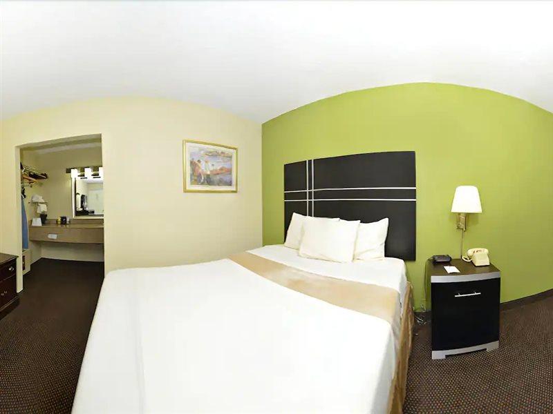 Days Inn Oil City Conference Center Eksteriør billede