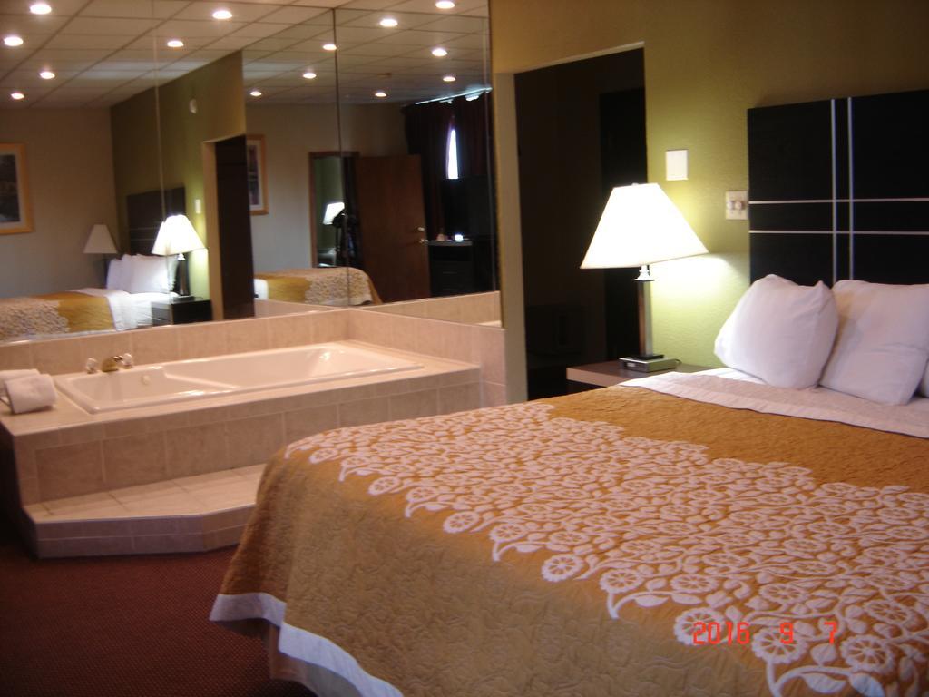 Days Inn Oil City Conference Center Eksteriør billede